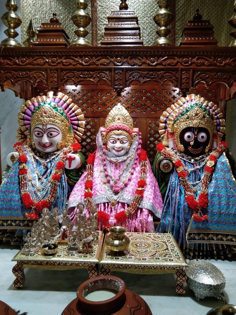 Jagannath Puri trinity temple installation
