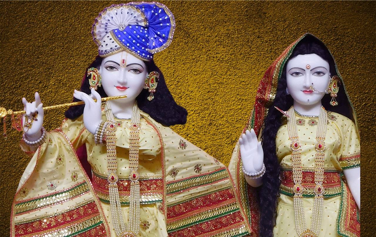 Radha Krishna dressed in silk