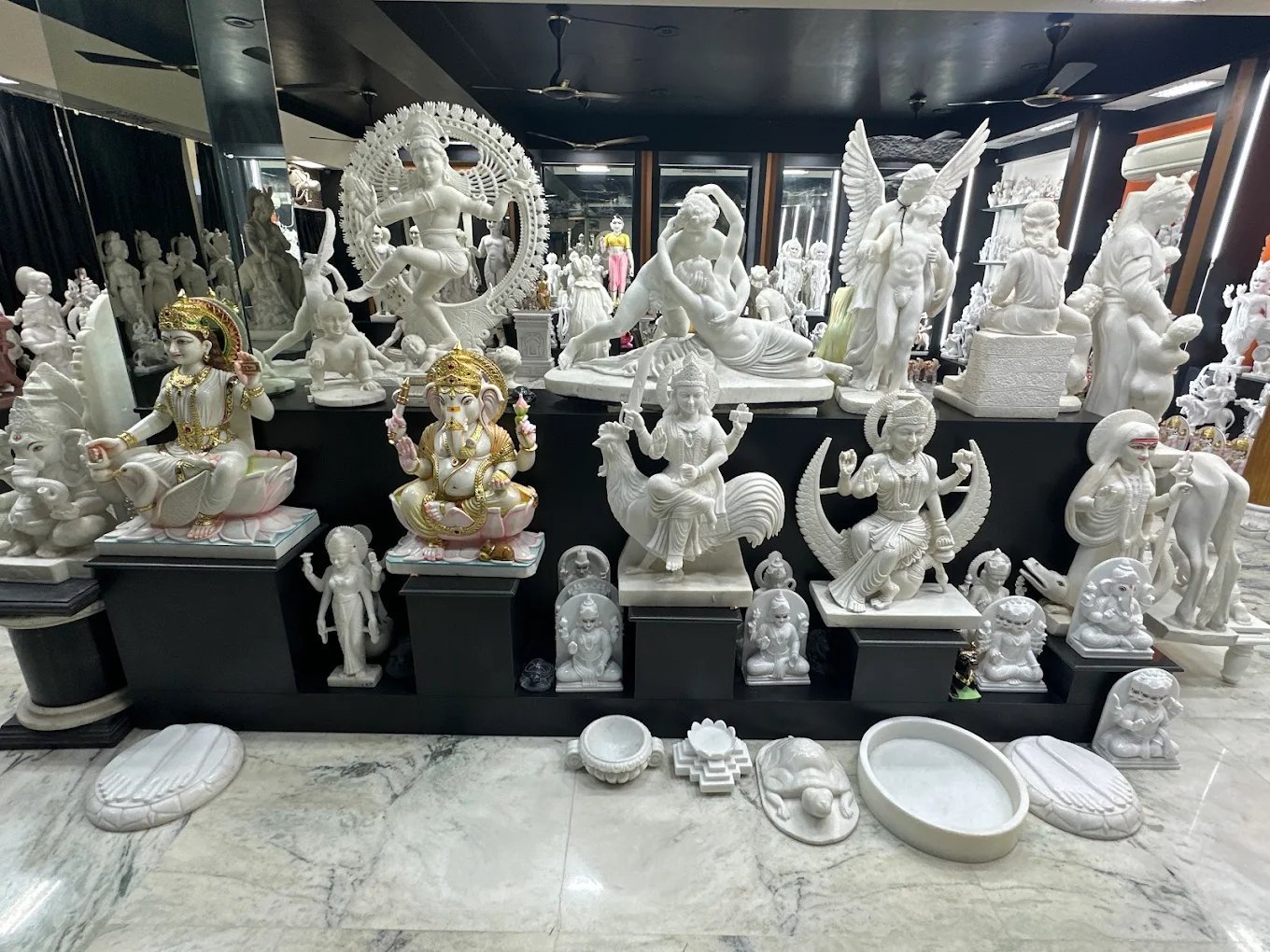 Pandey Moorti Art showroom Jaipur – marble murtis display