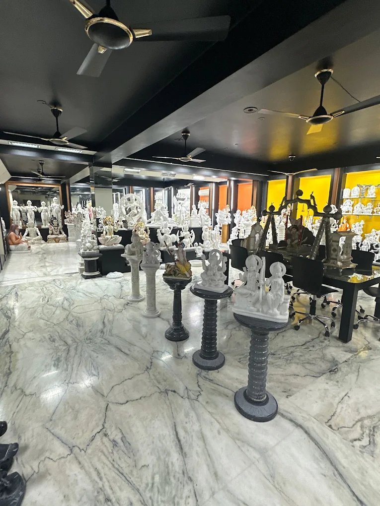 Pandey Moorti Art main showroom floor
