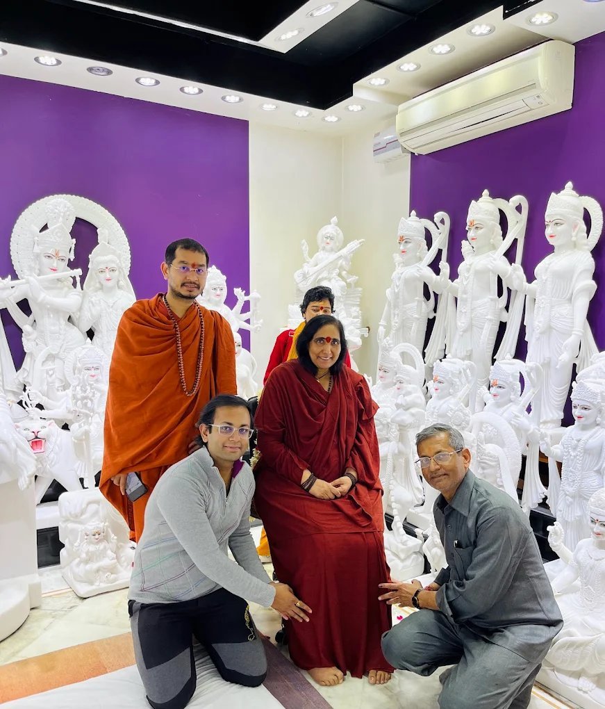 Pandey Moorti Art team with visitors