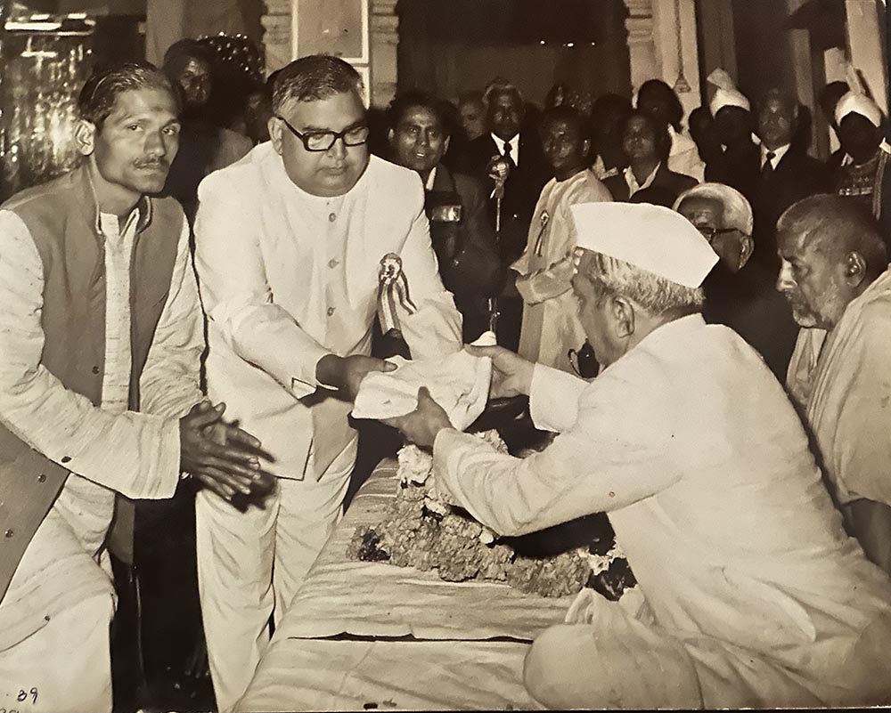 Pandey Moorti Museum, Jagdish Narayan Pandey being Awarded